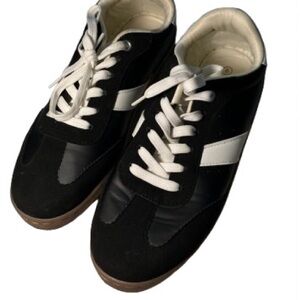 Classic Black & White Men’s Athletic Sneakers